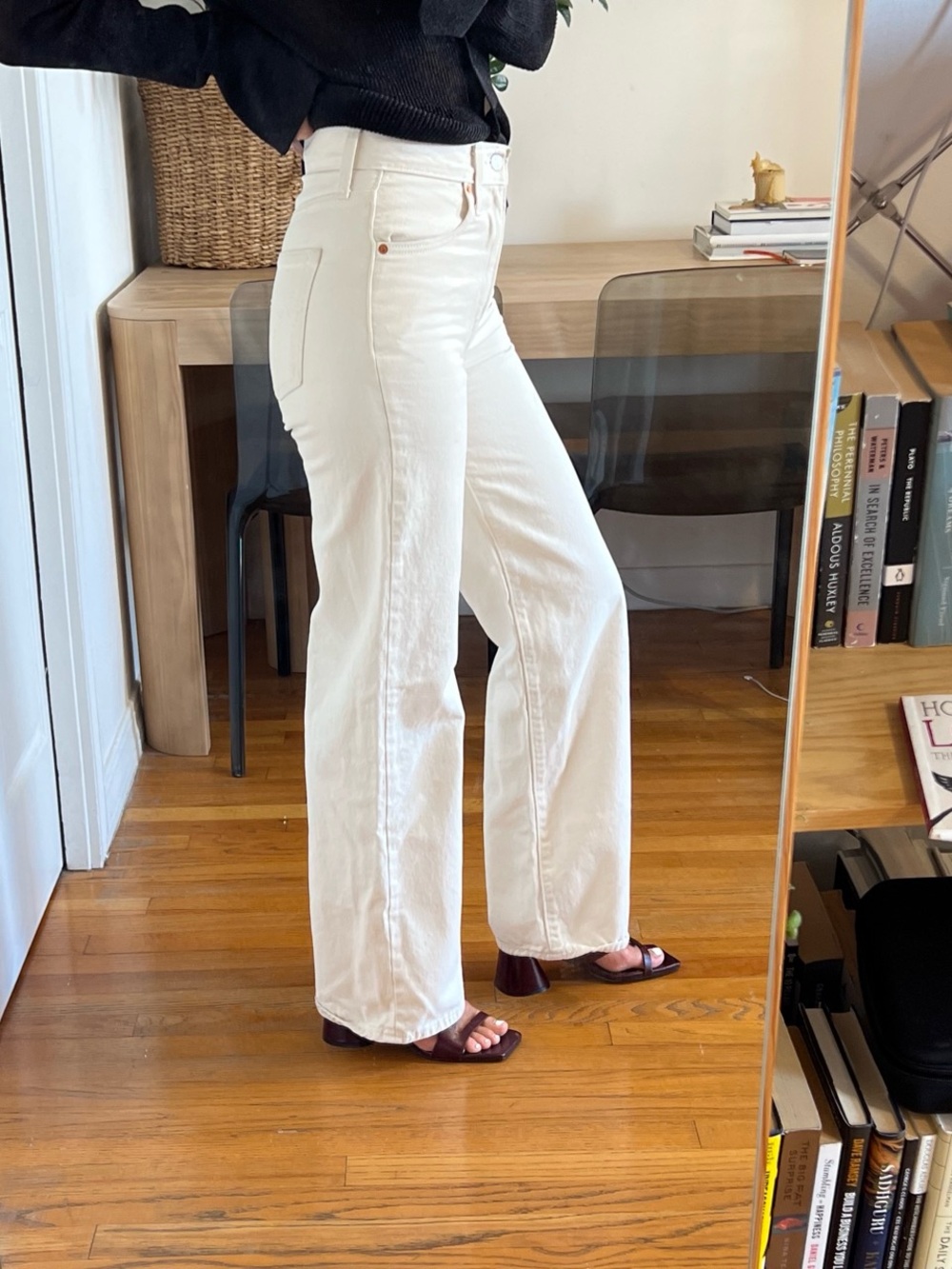 Levi's White High-Rise Wide-Leg Jeans - Picture 2 of 6